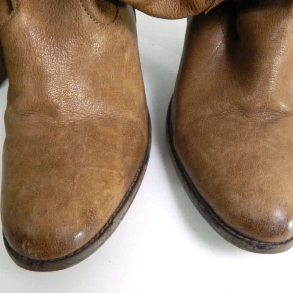 Frye brand item